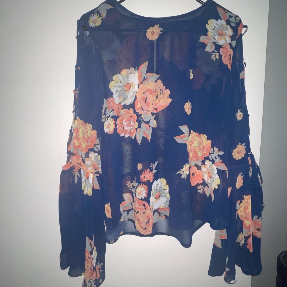 Cute Blouse, never been worn and still has tag